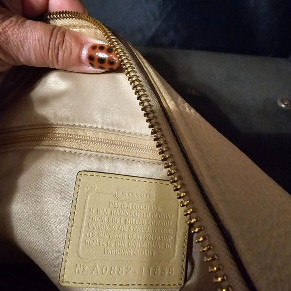 Coach creamy light tan pebble leather handbag - Picture 7 of 7